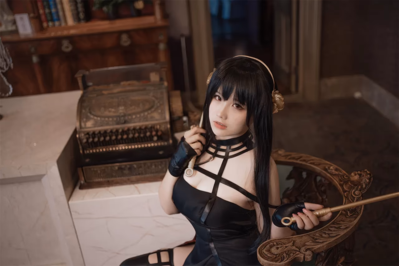 likepve as Yor Forger — cosplay photo 5 of 53