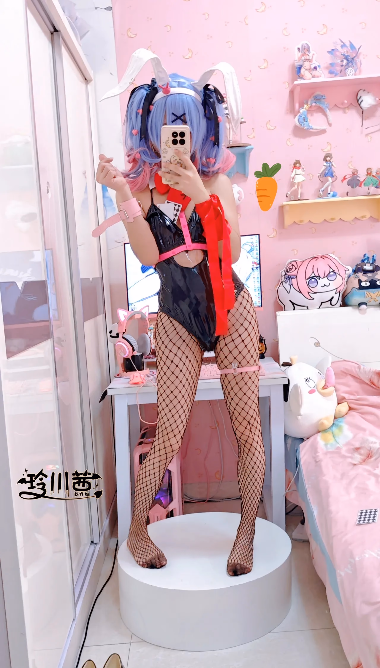 Lingchuanqian as Hatsune Miku — cosplay photo 10 of 15