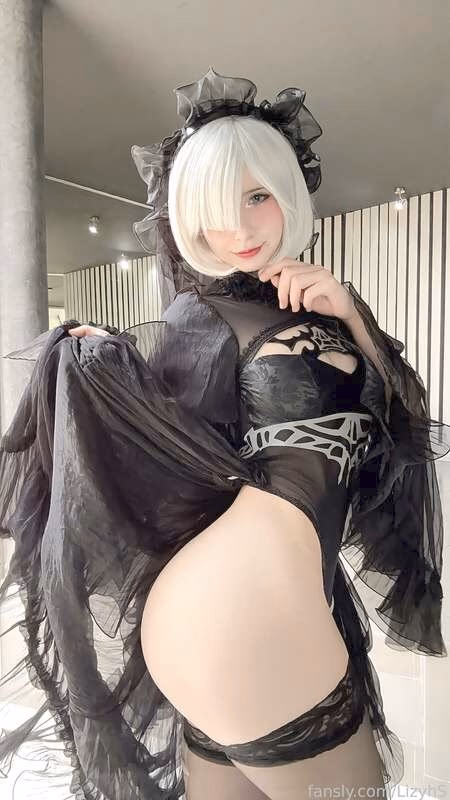 LizyhSan as 2B — cosplay photo 3 of 12