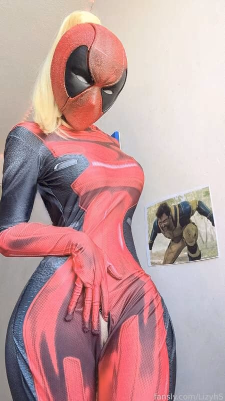 LizyhSan - Lady Deadpool - Deadpool - Cosplay Gallery - 11 Images preview