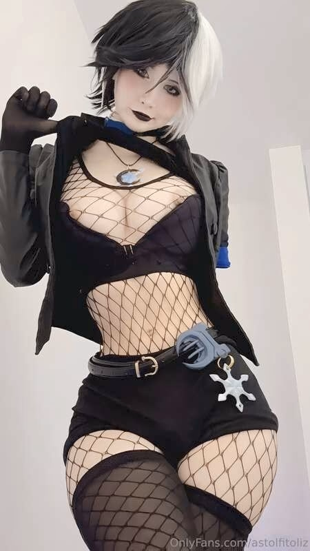 LizyhSan as Luna Snow — cosplay photo 5 of 12