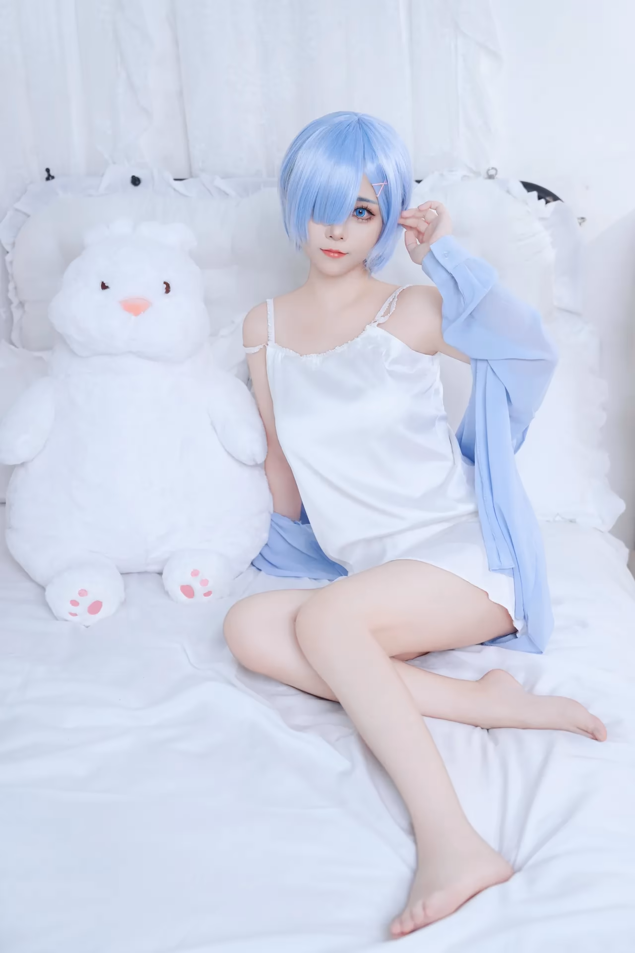LuoCYukicosplay as Rem — cosplay photo 2 of 14