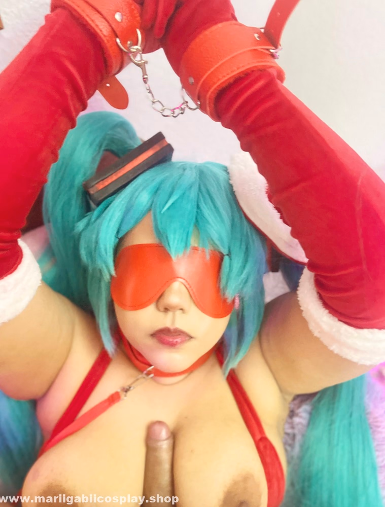MariiGabii as Hatsune Miku — cosplay photo 15 of 17