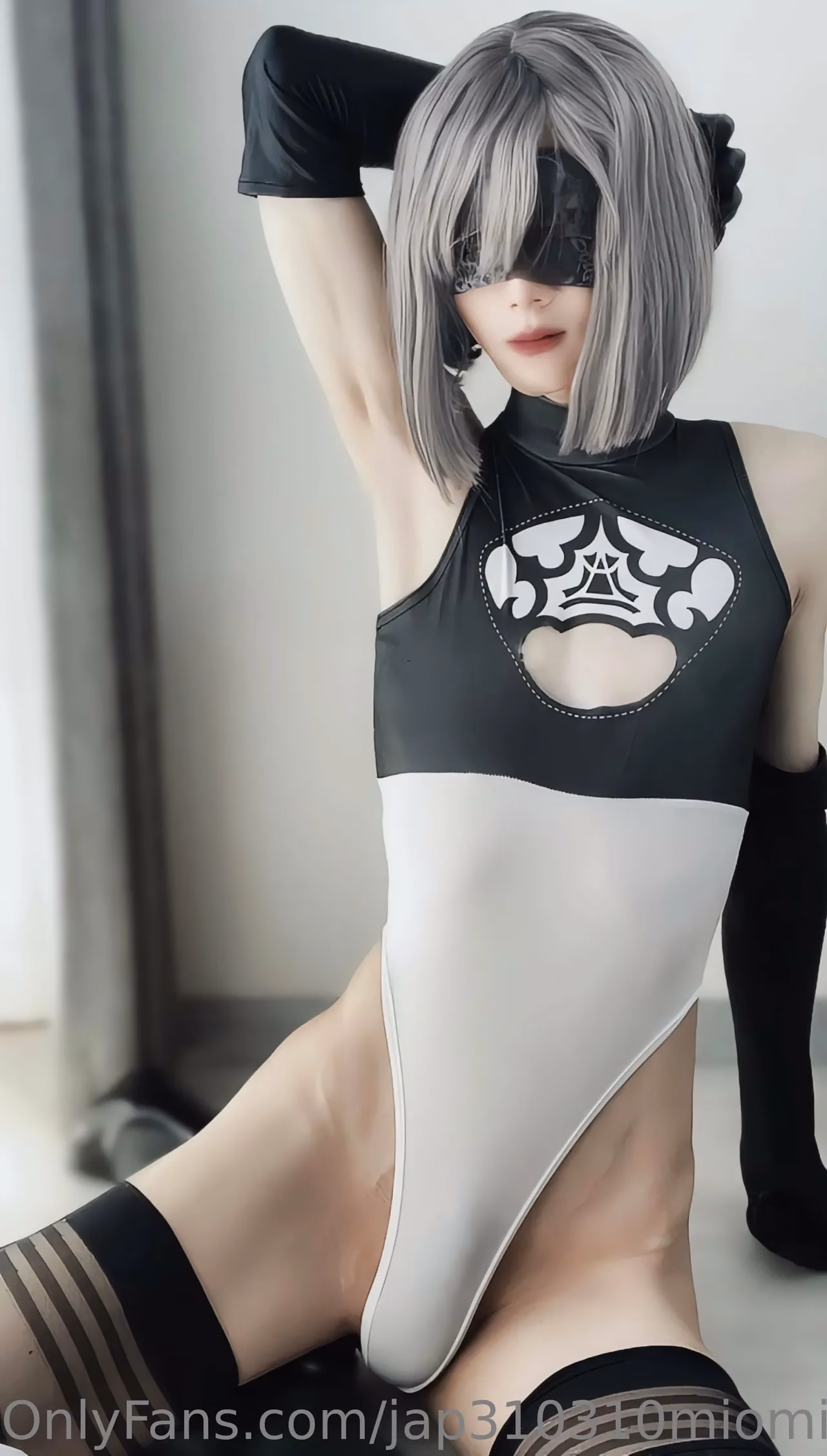 Mio as 2B — cosplay photo 5 of 19