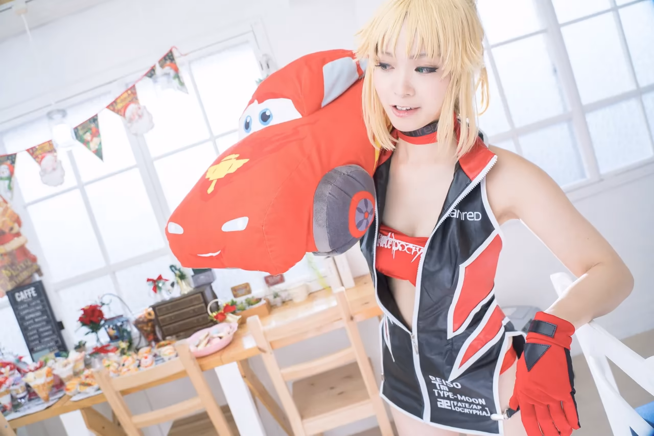 Nayu Kurachi as Mordred — cosplay photo 131 of 307