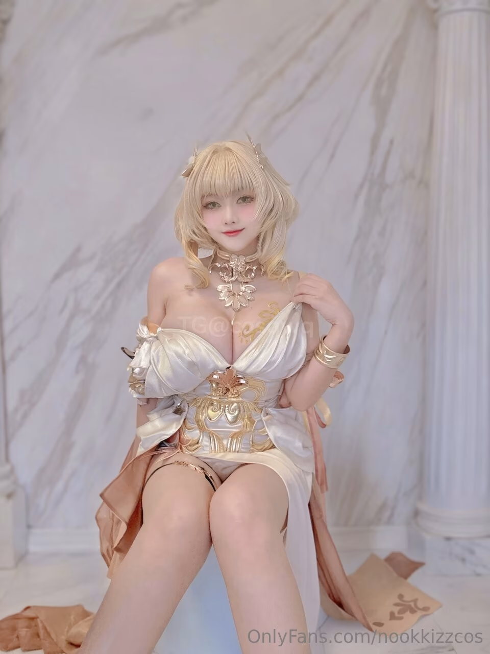 Nookkizz as Aglaea — cosplay photo 3 of 19
