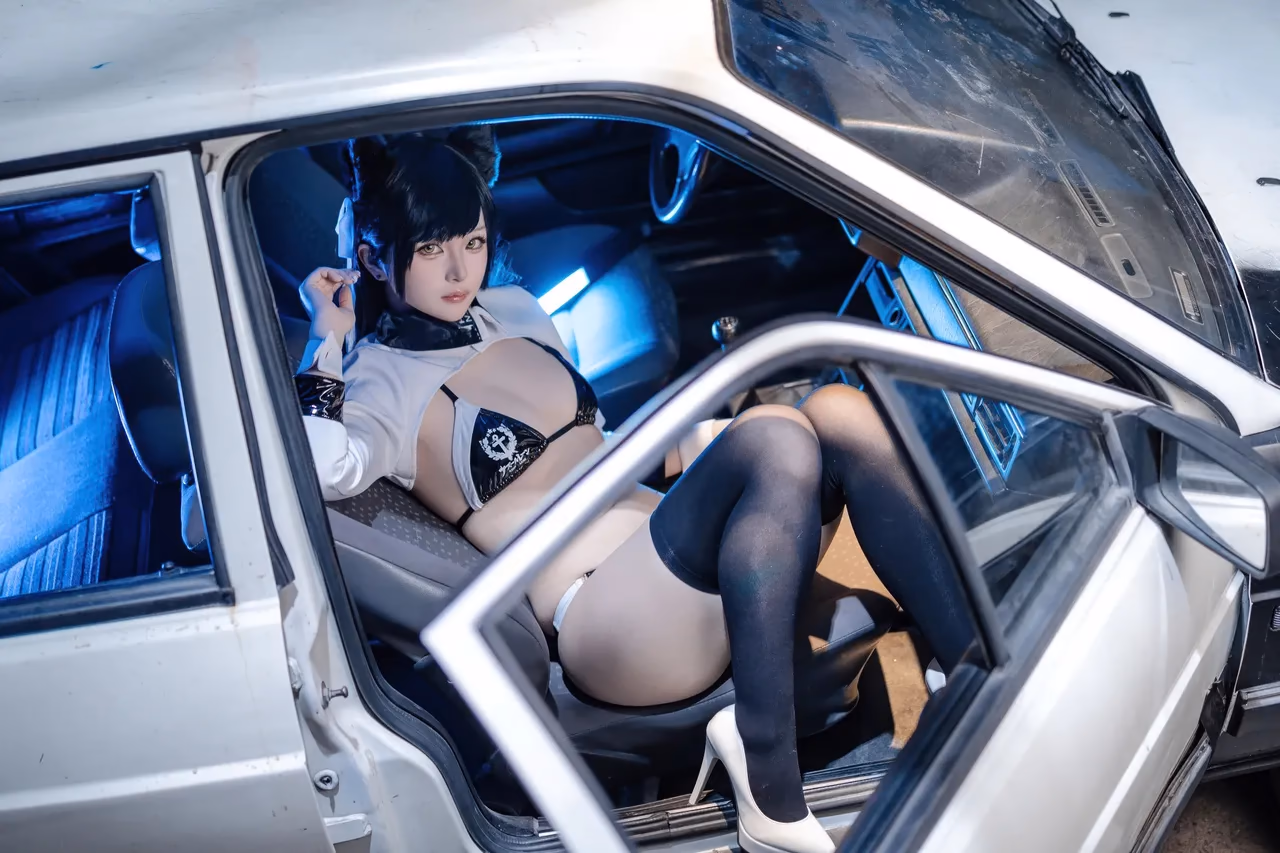 Purinpuppy as Atago — cosplay photo 35 of 114