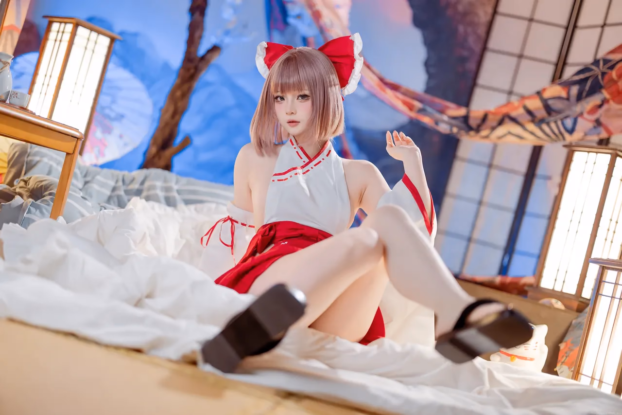 Purinpuppy as Reimu Hakurei — cosplay photo 2 of 66