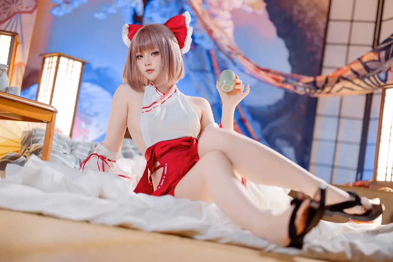 Purinpuppy as Reimu Hakurei — cosplay photo 3 of 66