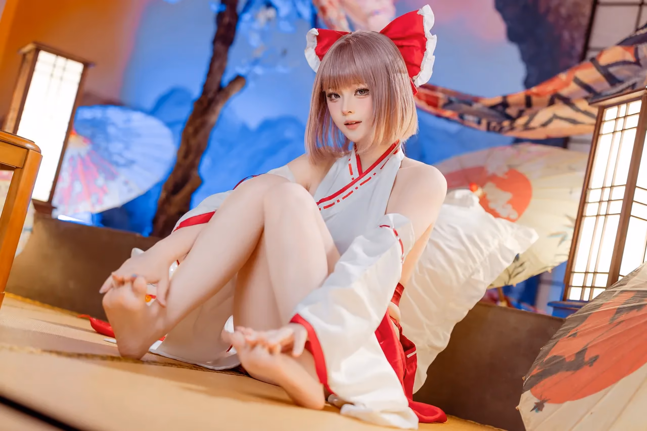 Purinpuppy as Reimu Hakurei — cosplay photo 38 of 66