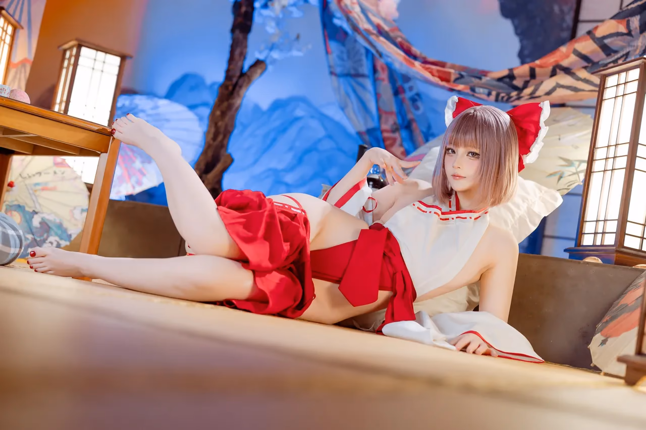 Purinpuppy as Reimu Hakurei — cosplay photo 47 of 66