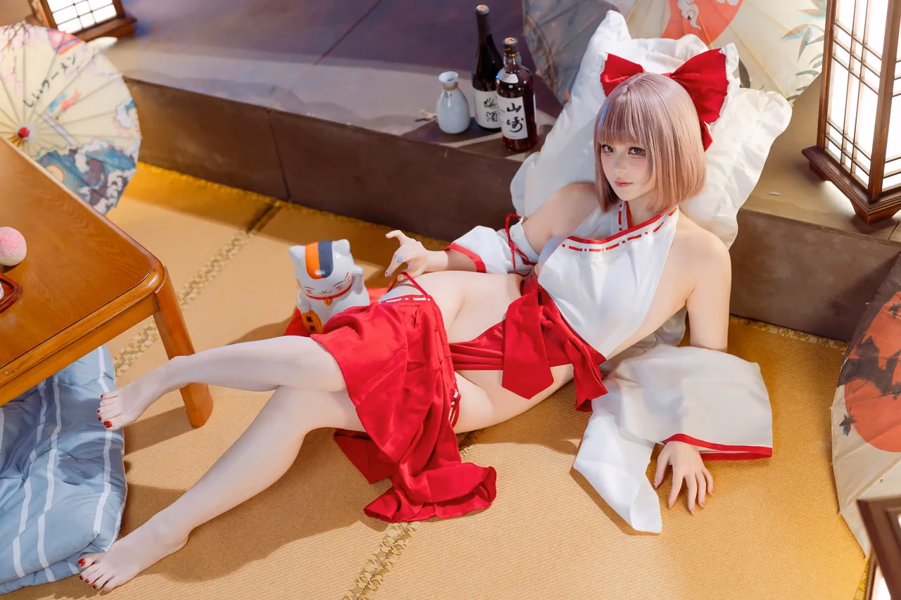 Purinpuppy as Reimu Hakurei — cosplay photo 48 of 66