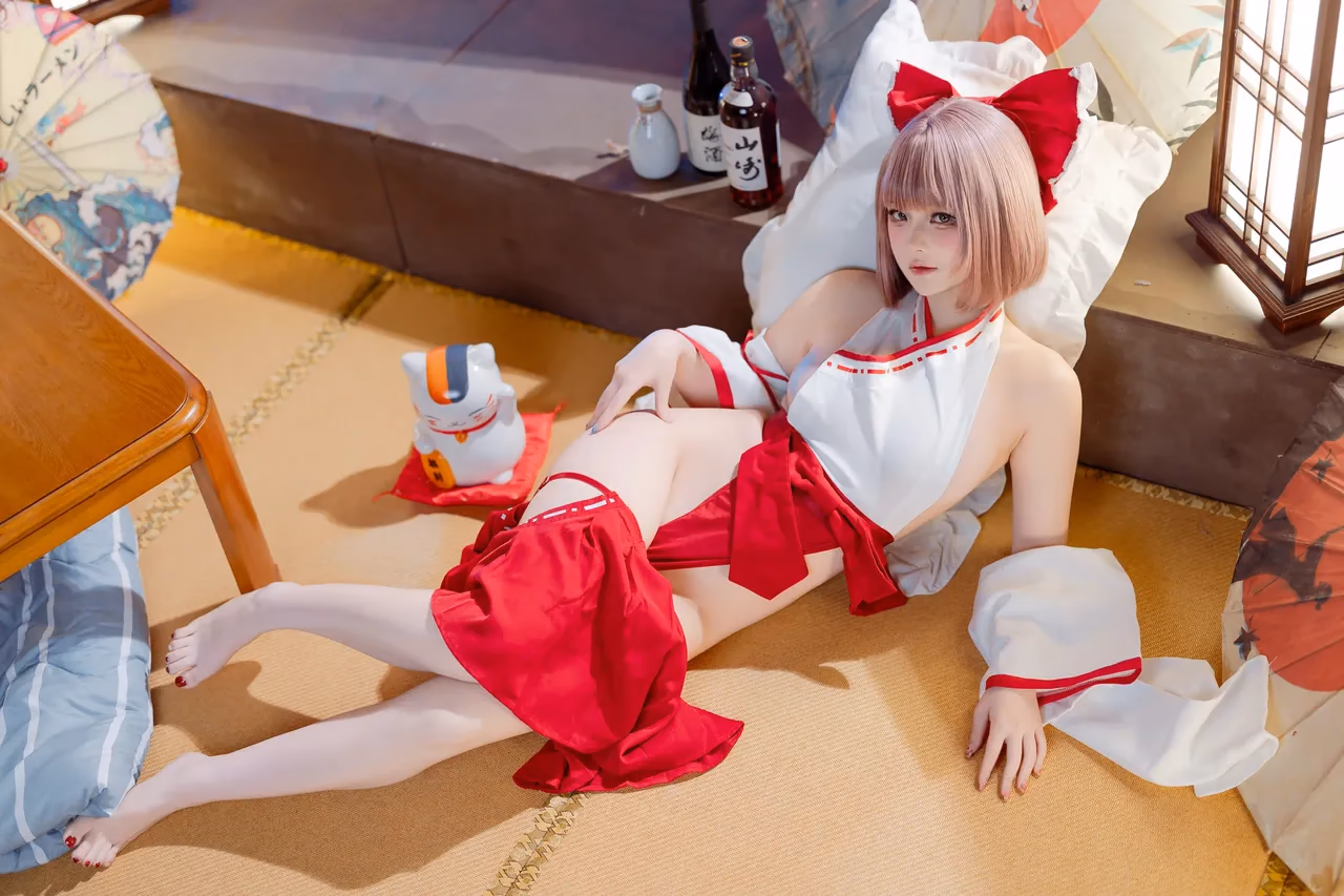 Purinpuppy as Reimu Hakurei — cosplay photo 50 of 66
