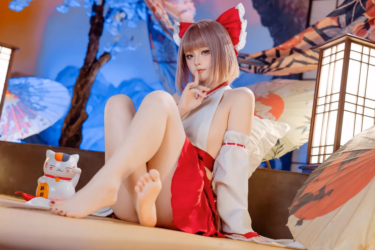 Purinpuppy as Reimu Hakurei — cosplay photo 51 of 66