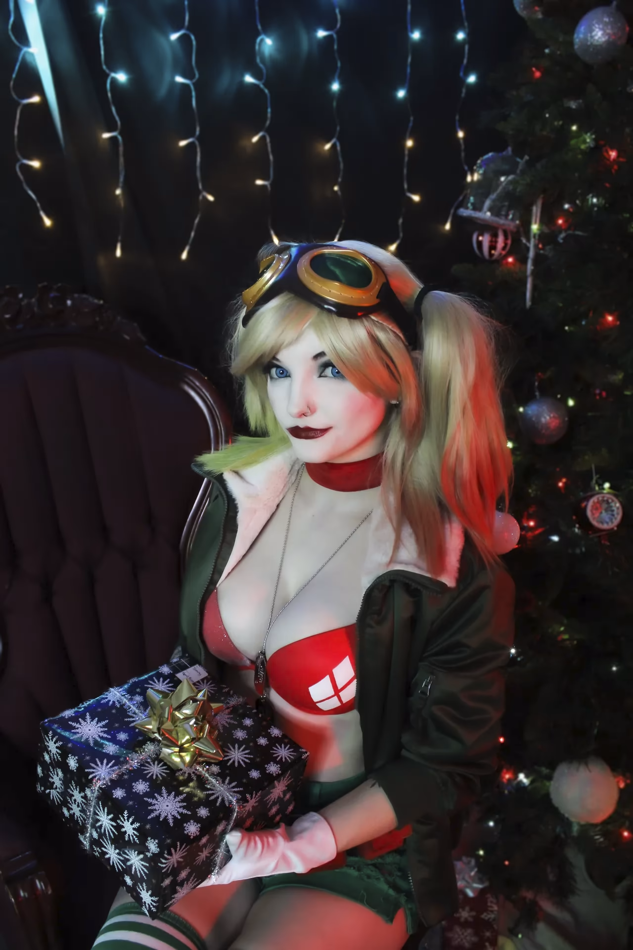 RainyDayRoses as Harley Quinn — cosplay photo 13 of 14