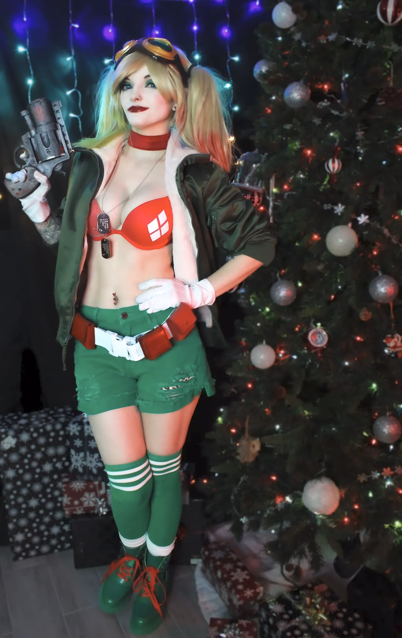 RainyDayRoses as Harley Quinn — cosplay photo 2 of 14