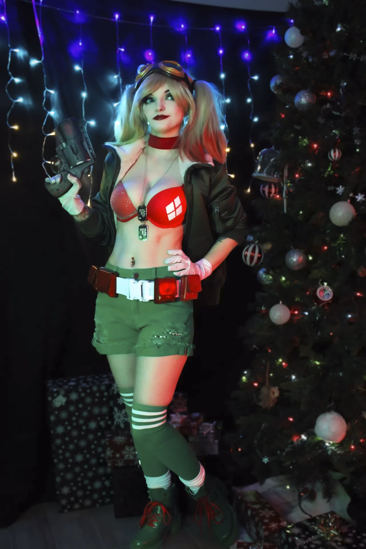 RainyDayRoses as Harley Quinn — cosplay photo 3 of 14