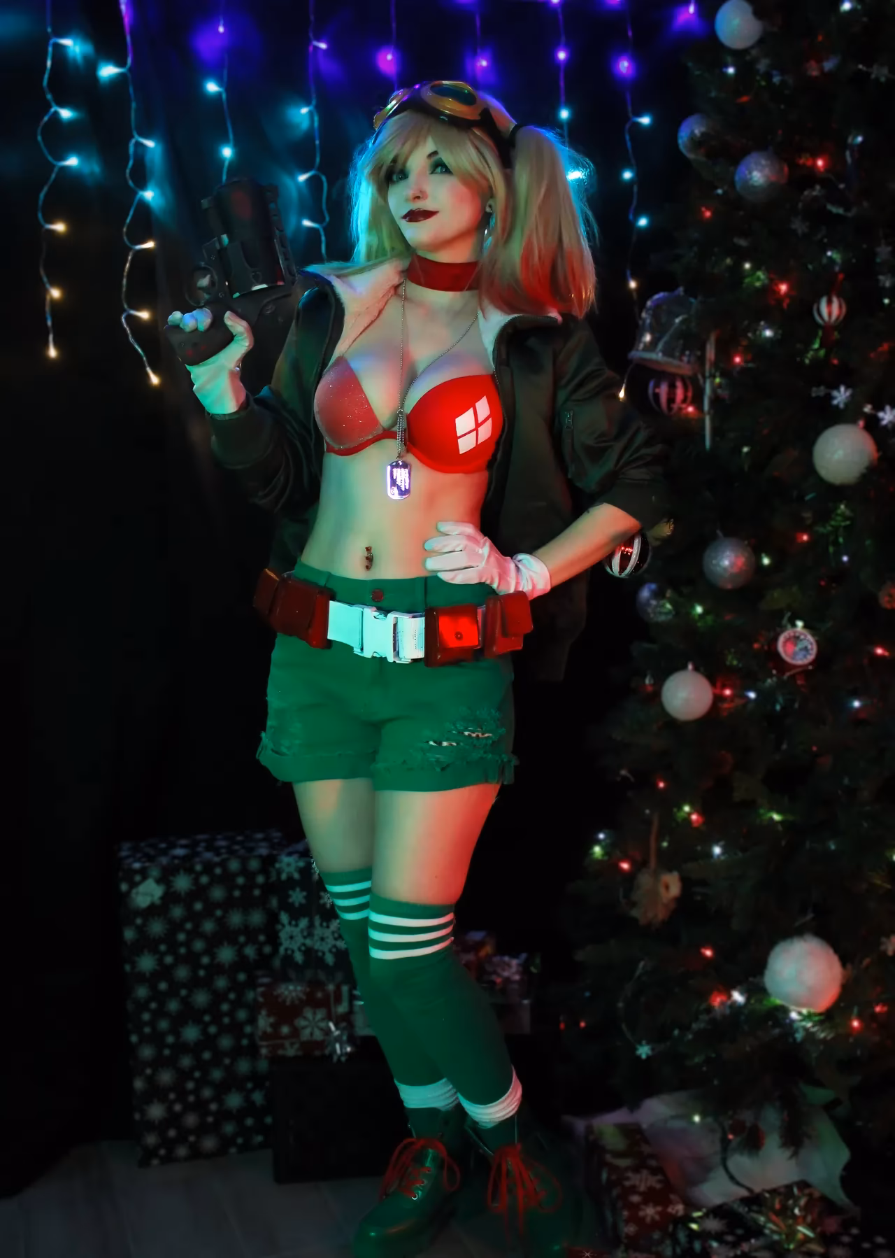 RainyDayRoses as Harley Quinn — cosplay photo 6 of 14