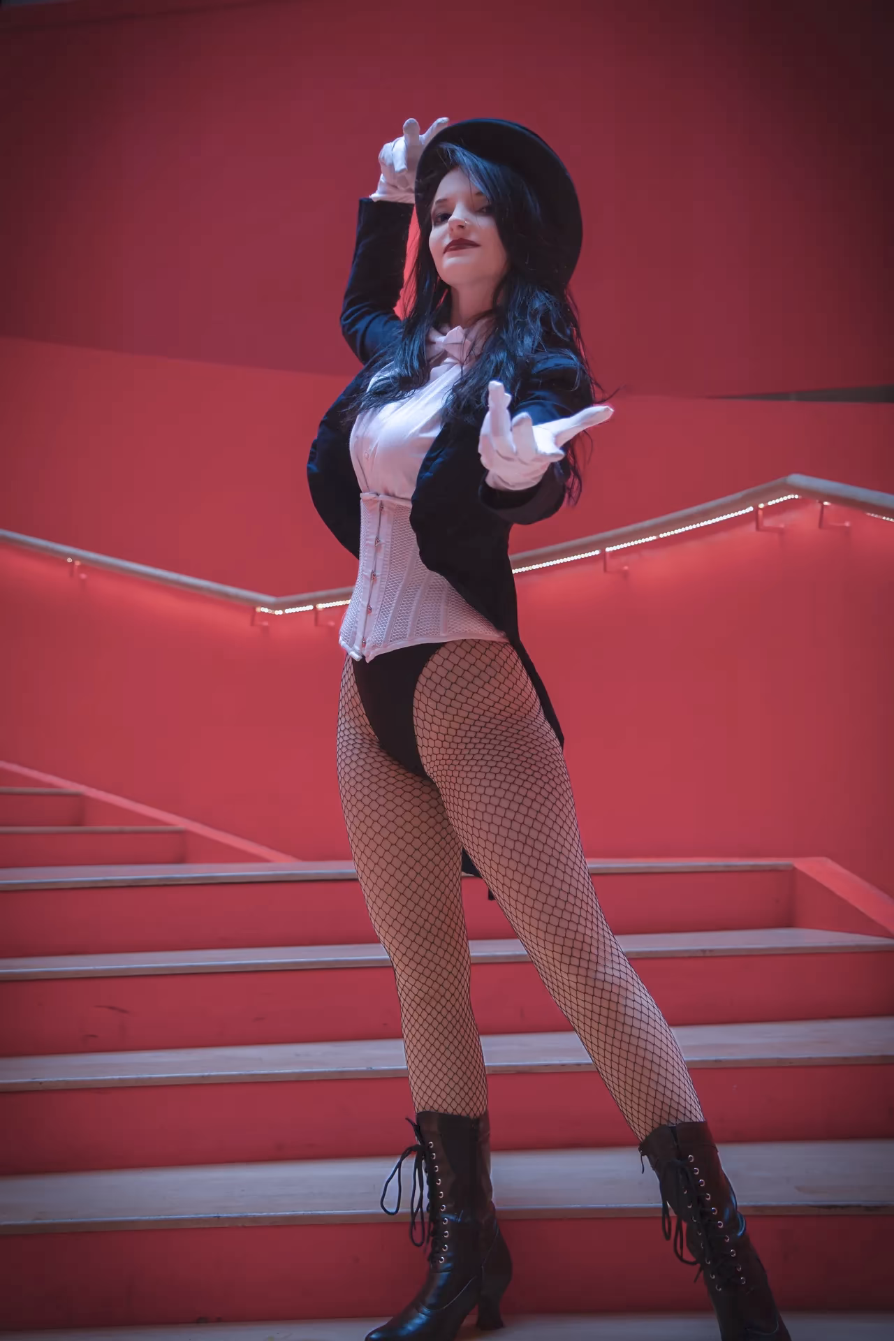RainyDayRoses as Zatanna — cosplay photo 14 of 26