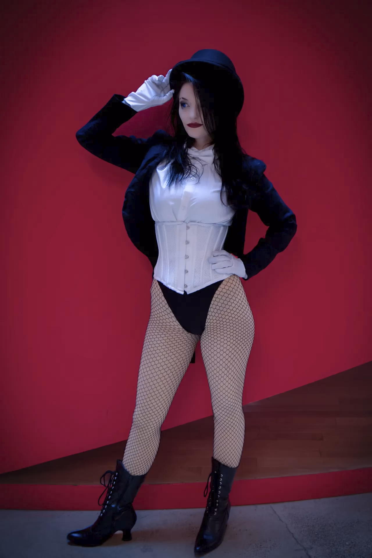 RainyDayRoses as Zatanna — cosplay photo 15 of 26