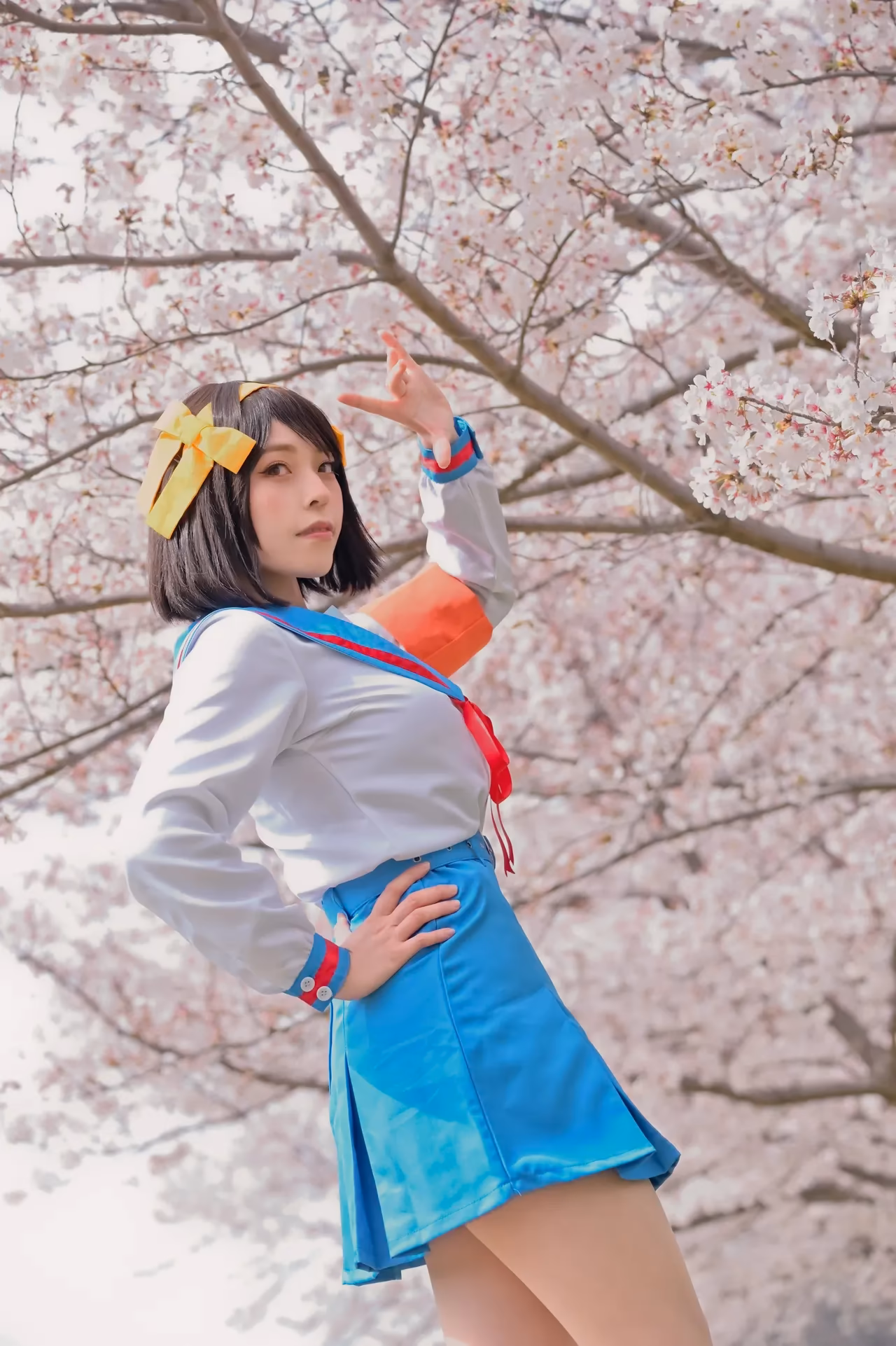 rionsakura as Haruhi Suzumiya, Mikuru Asahina, and Yuki Nagato — cosplay photo 48 of 162