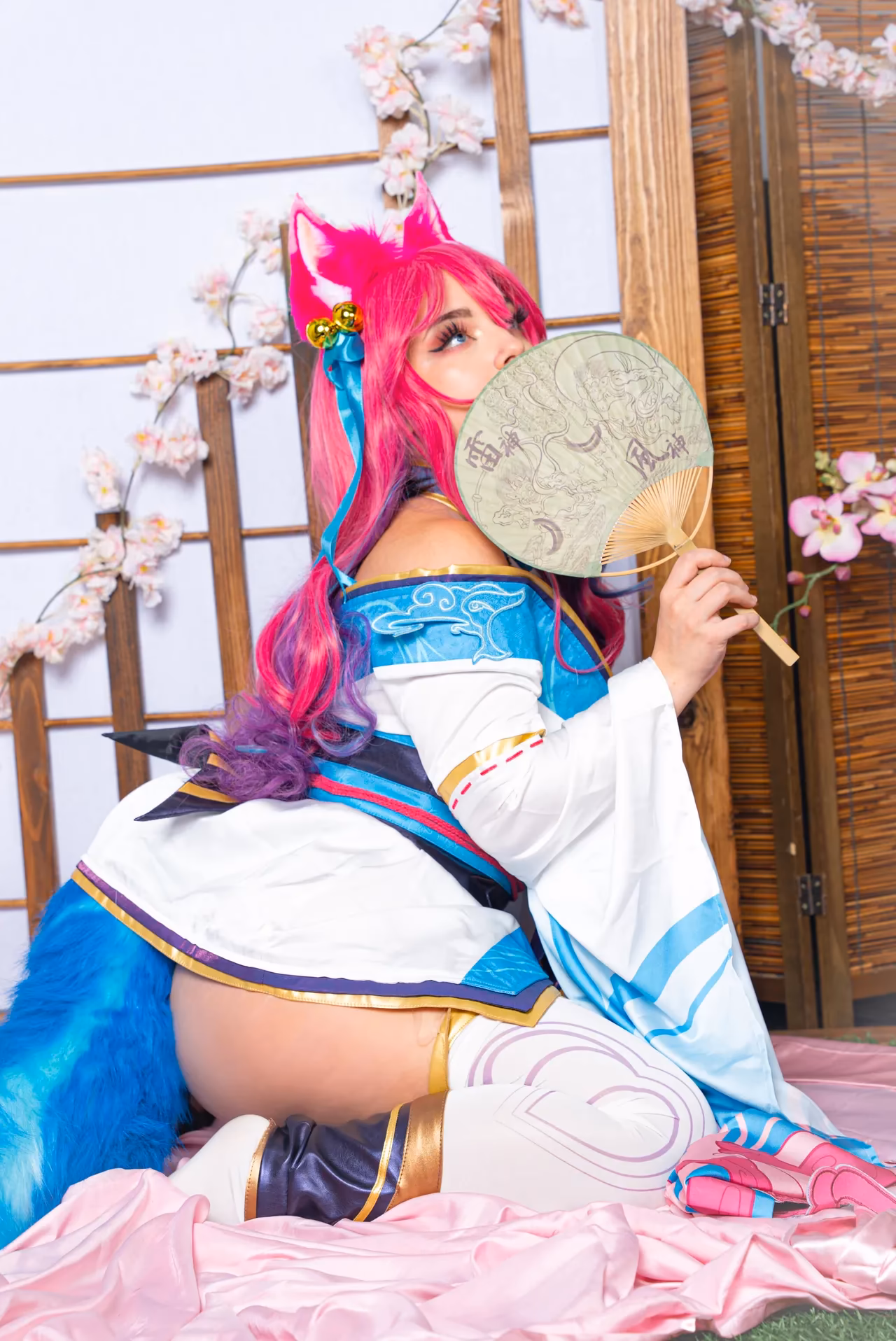 Serinide as Ahri — cosplay photo 15 of 29