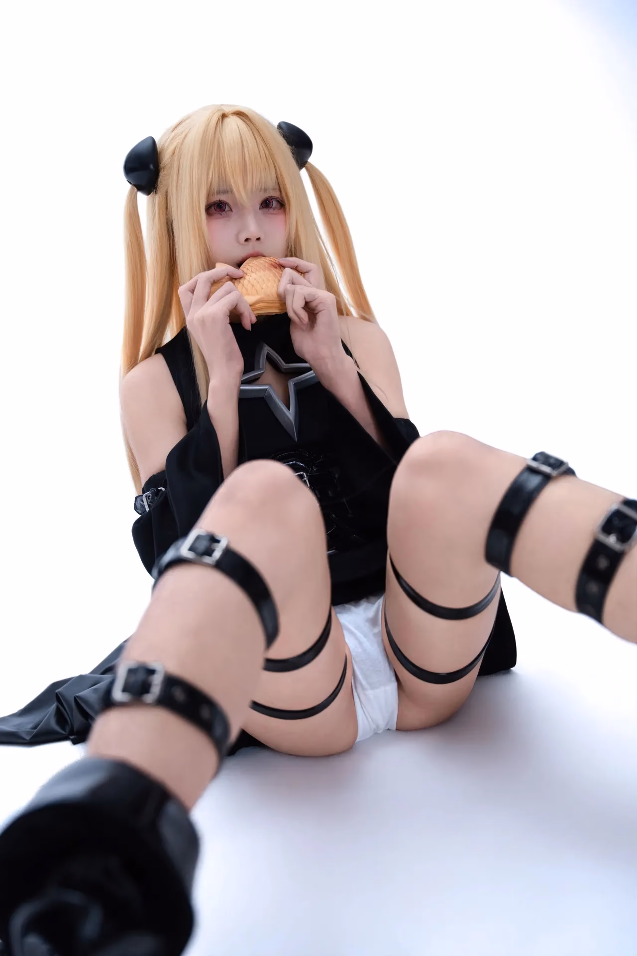 Shimizu Nagi as Golden Darkness (Yami) — cosplay photo 28 of 38