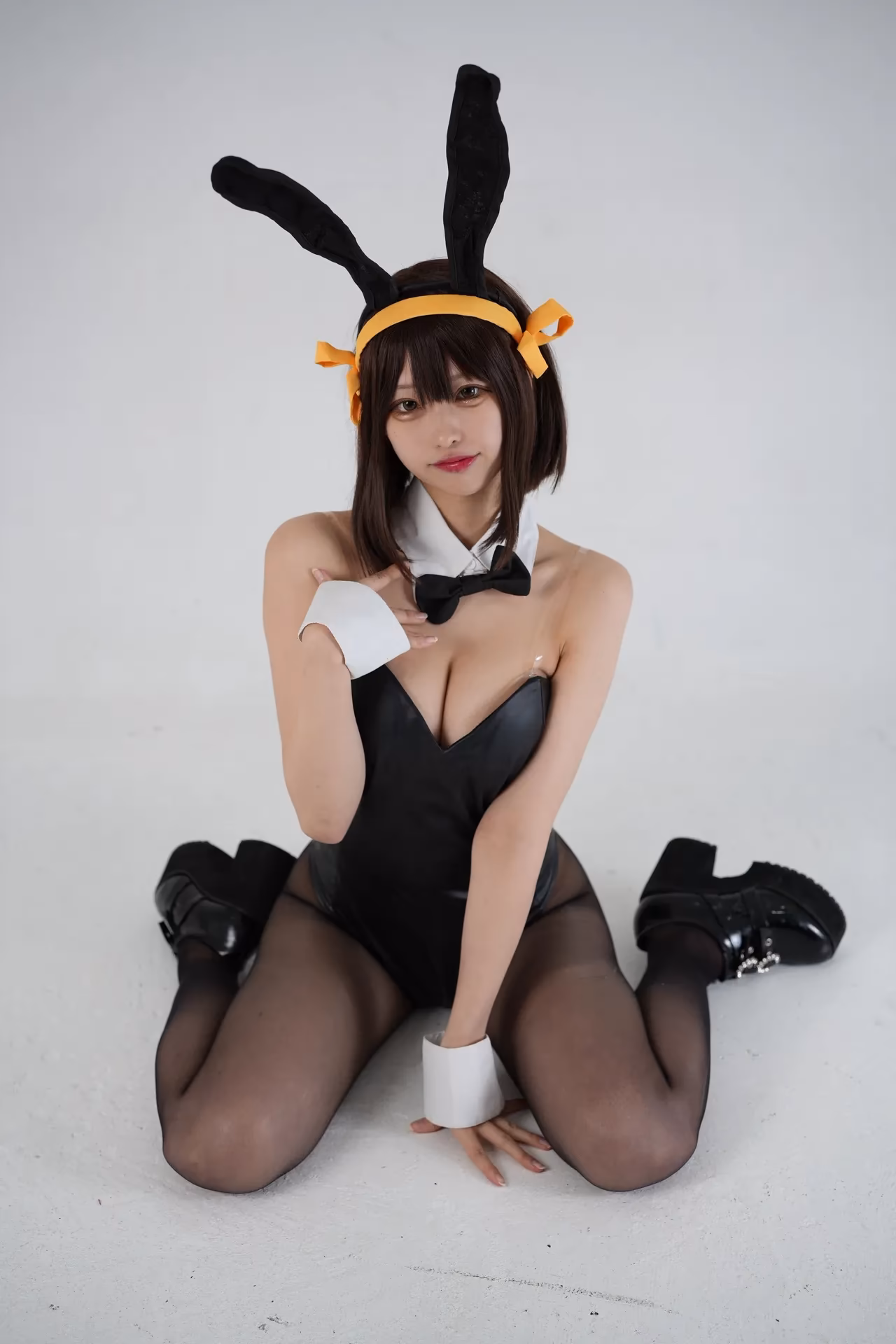 Shion Kyouwakoku as Haruhi Suzumiya — cosplay photo 78 of 101