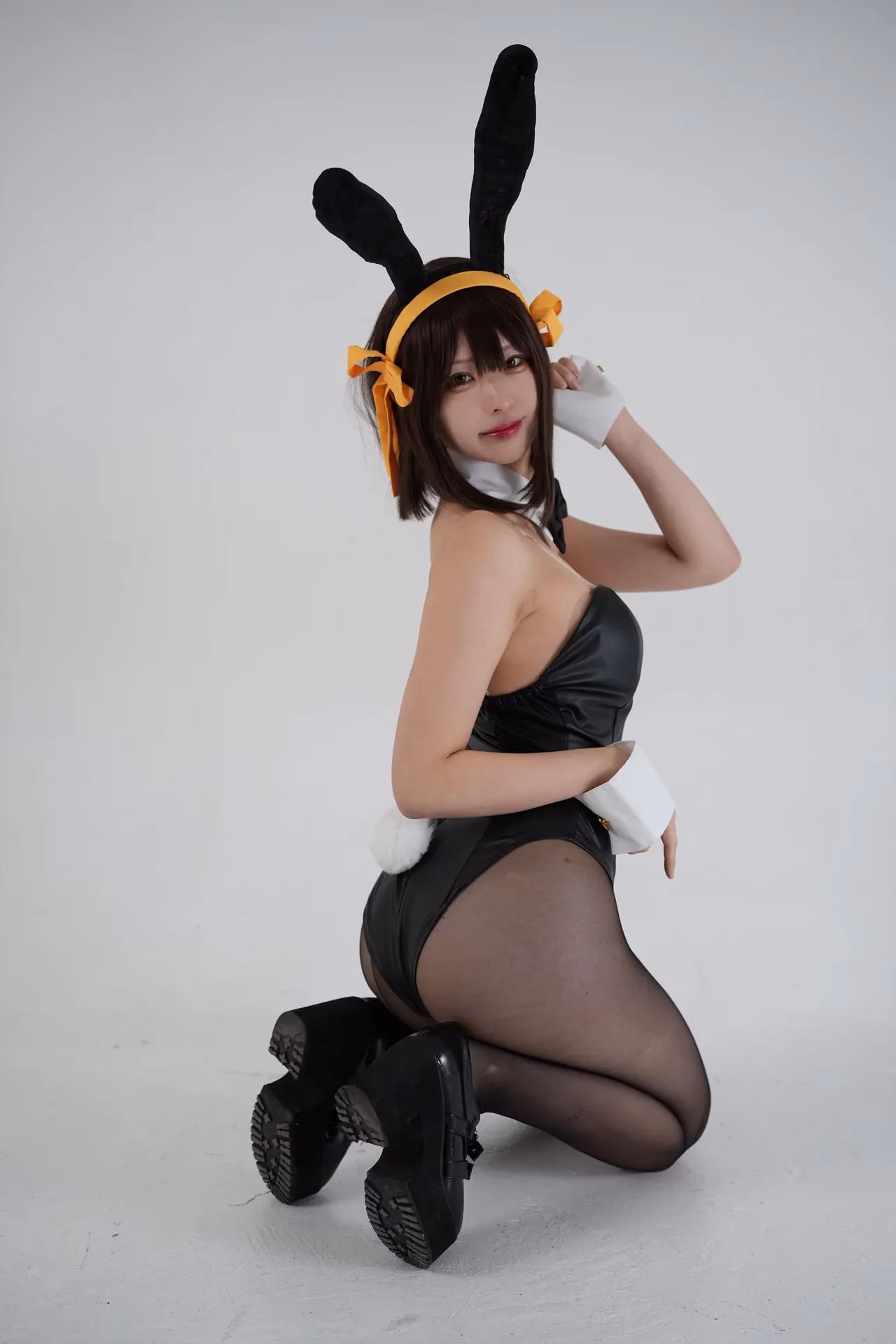 Shion Kyouwakoku as Haruhi Suzumiya — cosplay photo 86 of 101