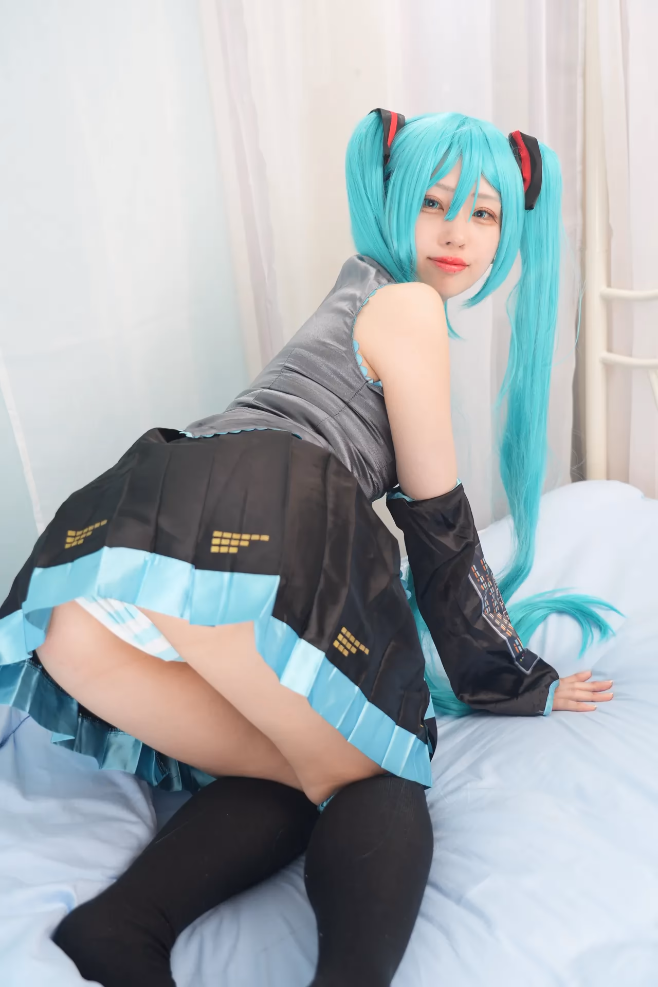 Shion Kyouwakoku as Hatsune Miku — cosplay photo 38 of 89