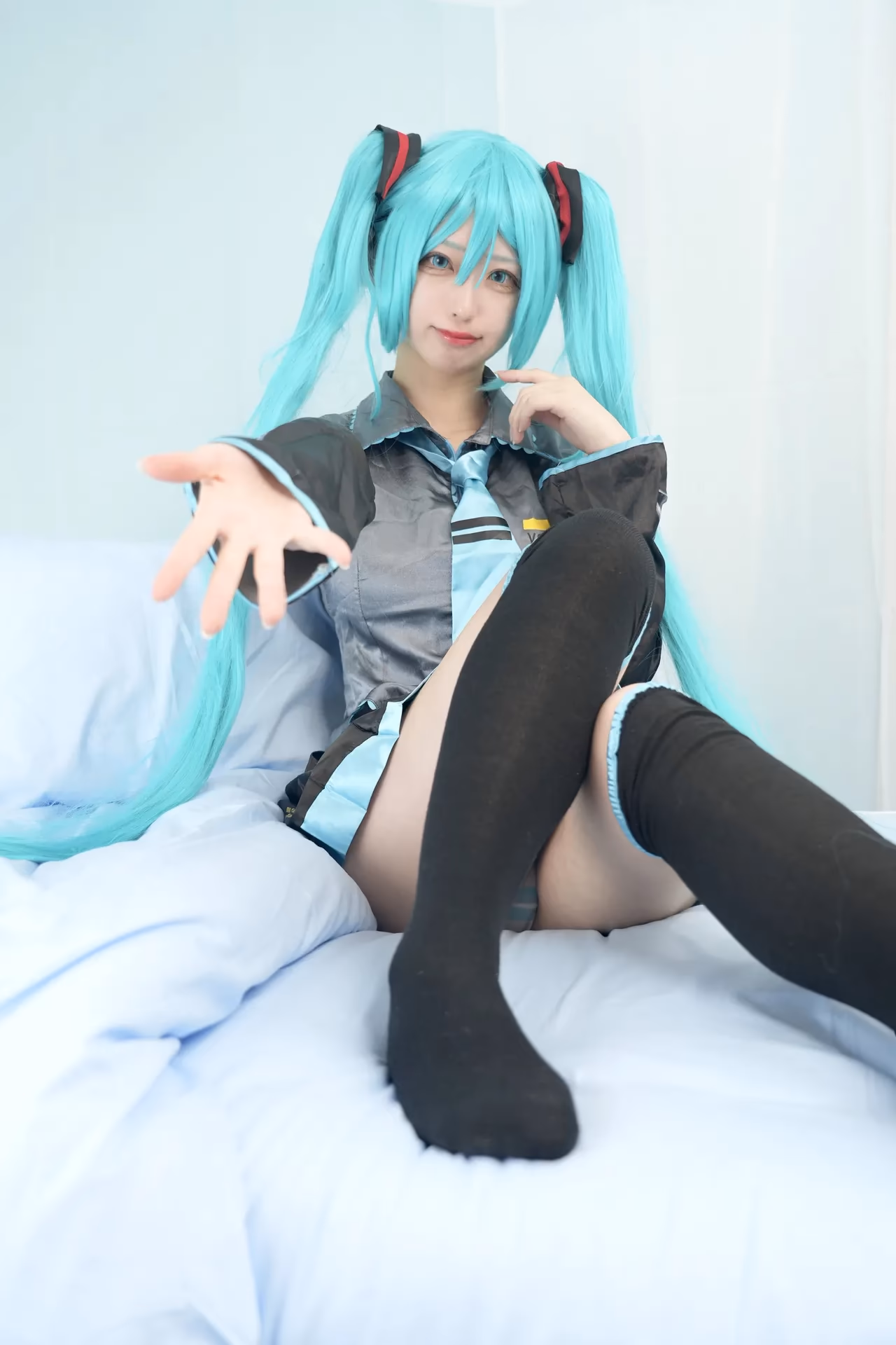 Shion Kyouwakoku as Hatsune Miku — cosplay photo 57 of 89