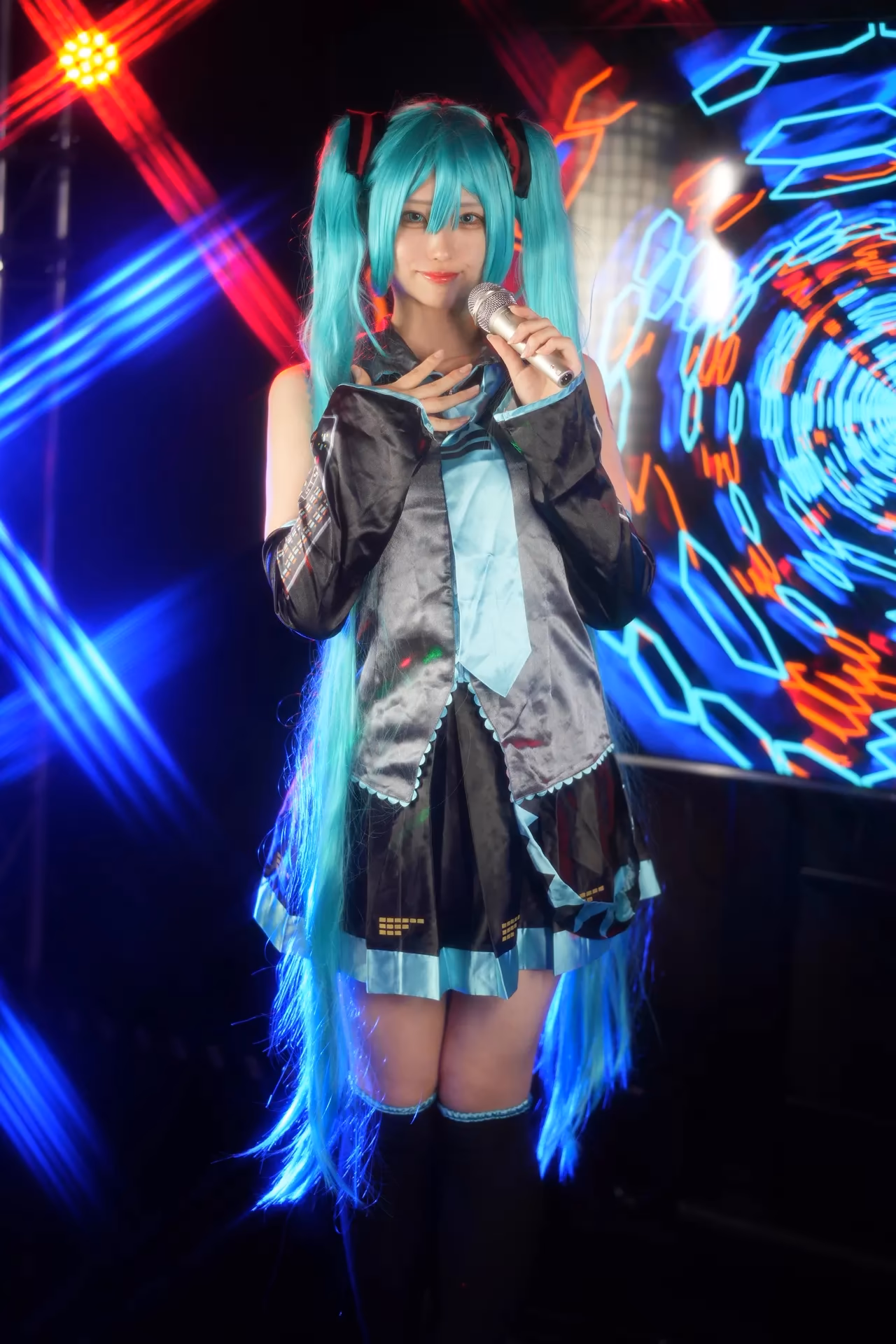 Shion Kyouwakoku as Hatsune Miku — cosplay photo 80 of 89