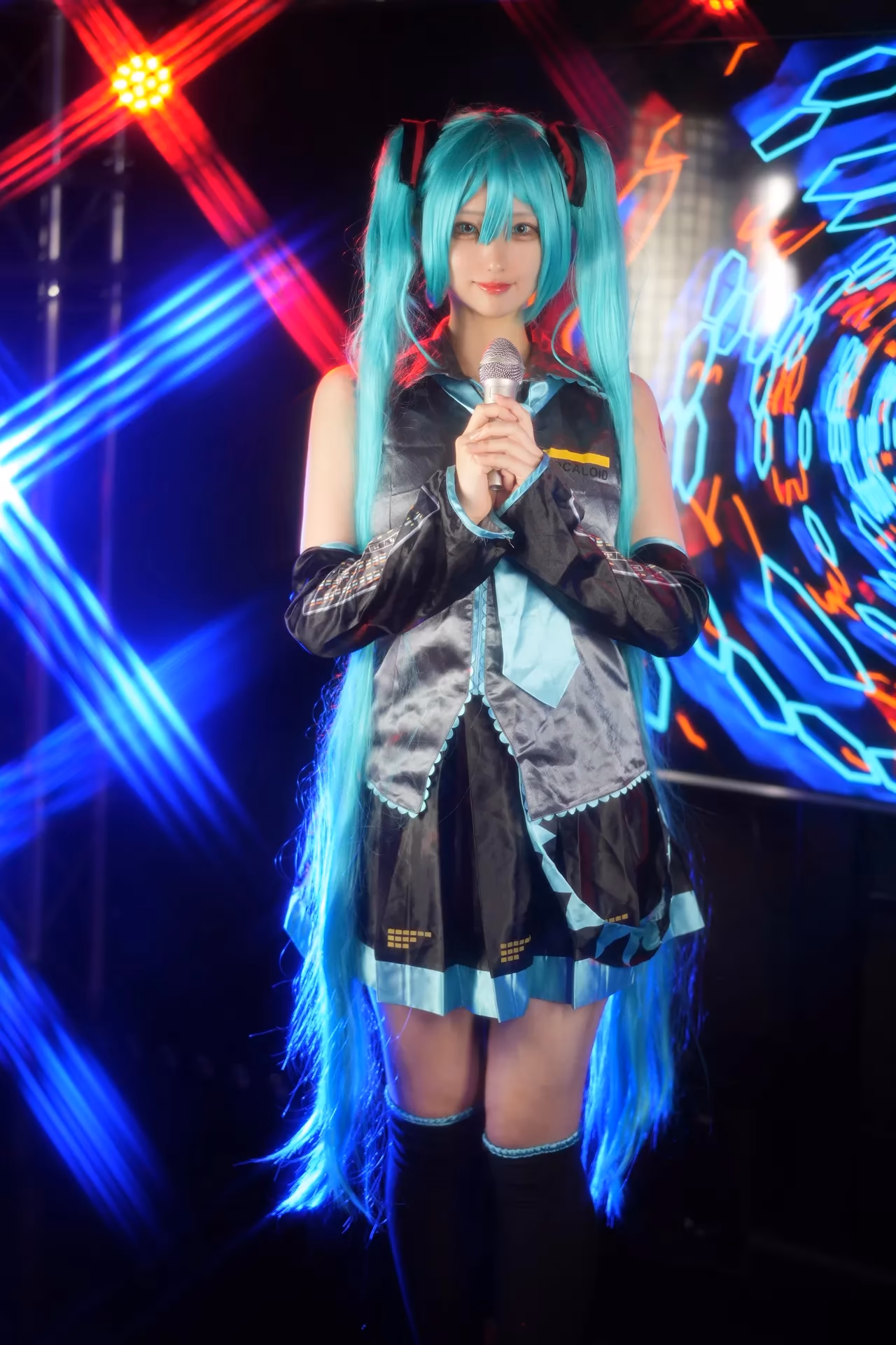 Shion Kyouwakoku as Hatsune Miku — cosplay photo 81 of 89