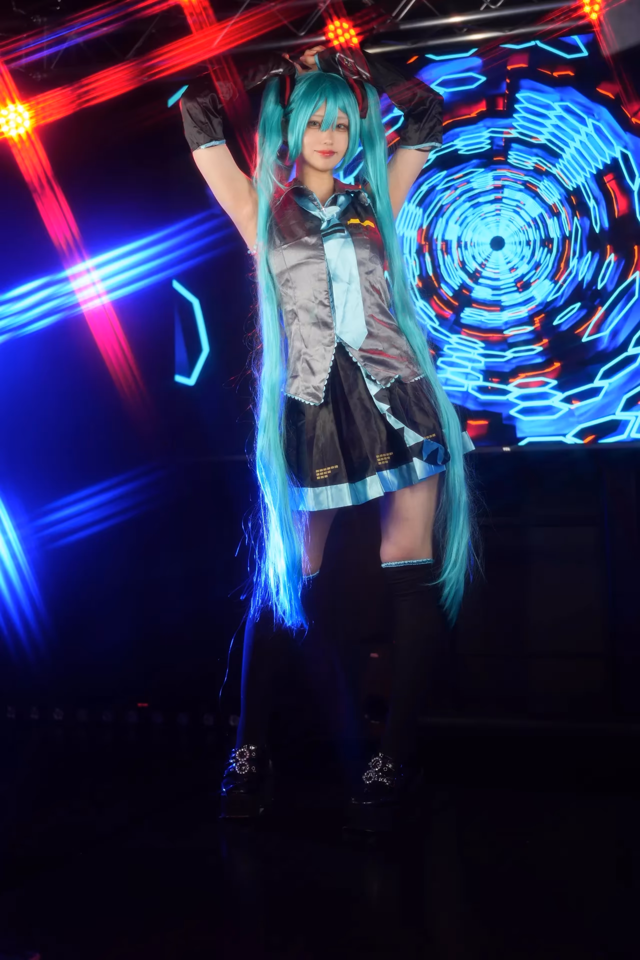 Shion Kyouwakoku as Hatsune Miku — cosplay photo 85 of 89