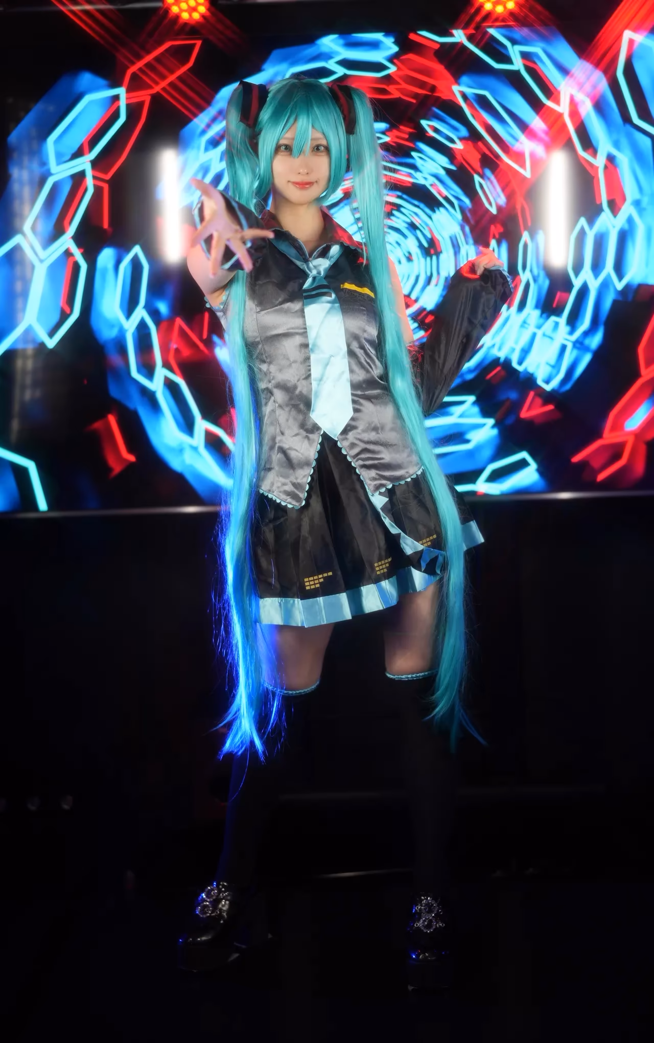 Shion Kyouwakoku as Hatsune Miku — cosplay photo 88 of 89