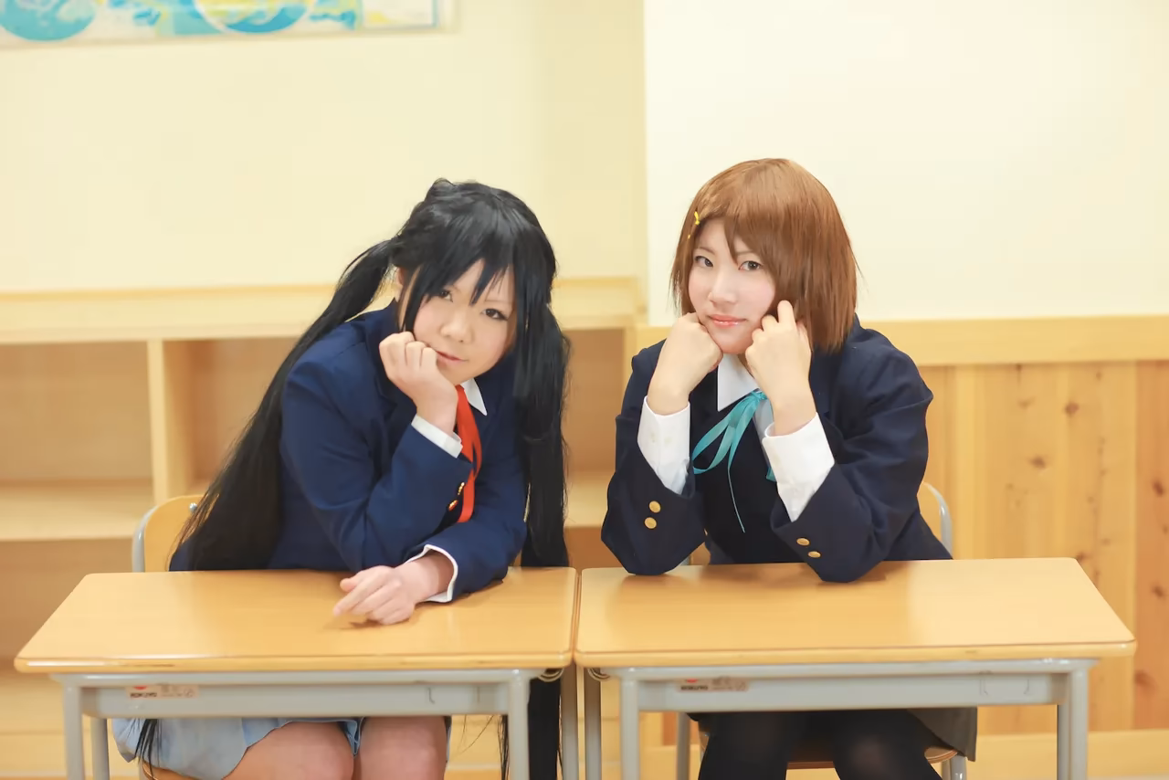 Tanaka Mana as Azusa Nakano and Yui Hirasawa — cosplay photo 10 of 498