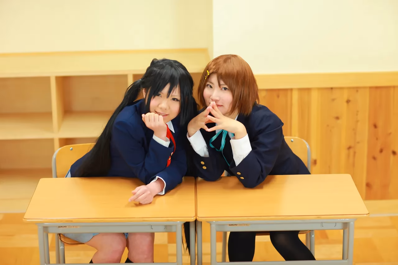 Tanaka Mana as Azusa Nakano and Yui Hirasawa — cosplay photo 12 of 498