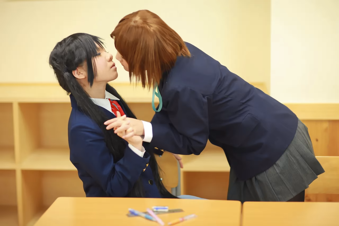 Tanaka Mana as Azusa Nakano and Yui Hirasawa — cosplay photo 23 of 498