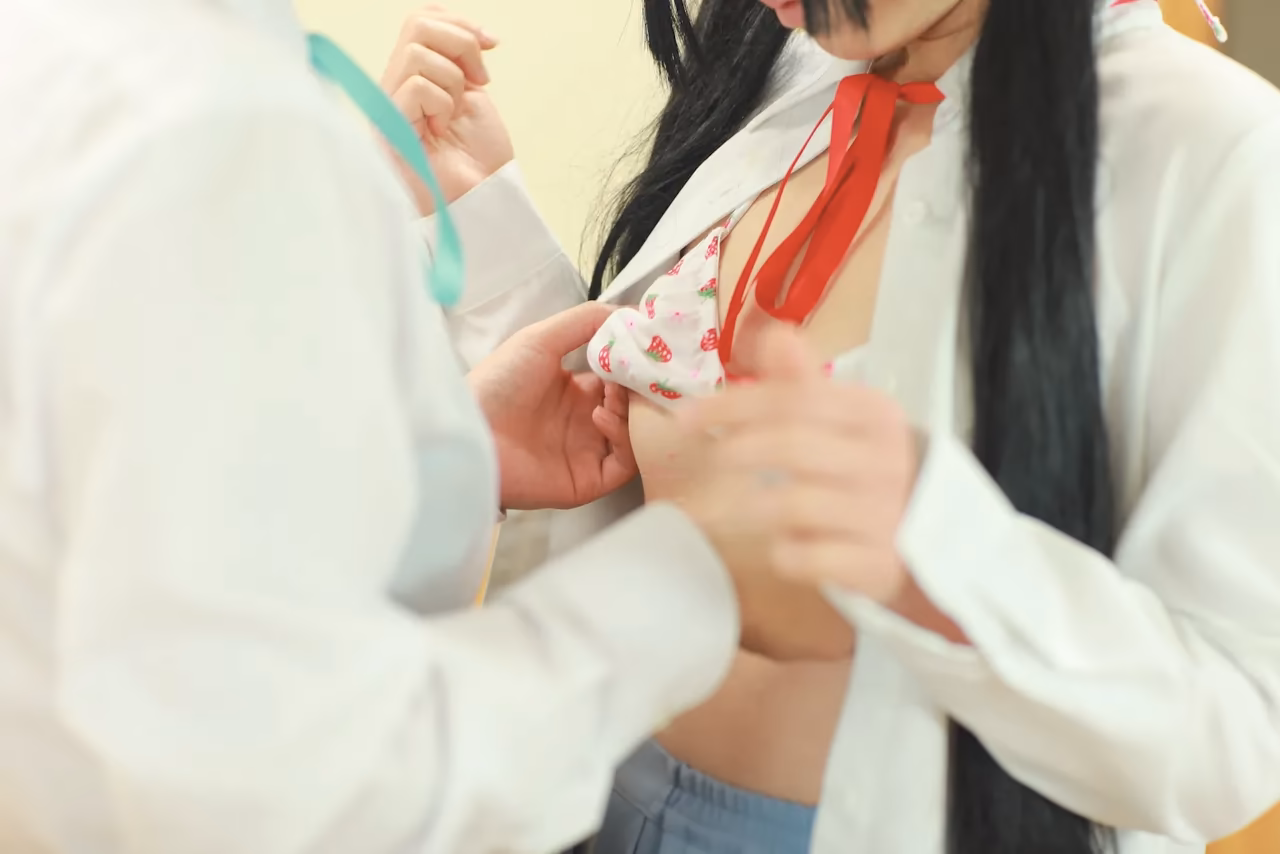 Tanaka Mana as Azusa Nakano and Yui Hirasawa — cosplay photo 257 of 498