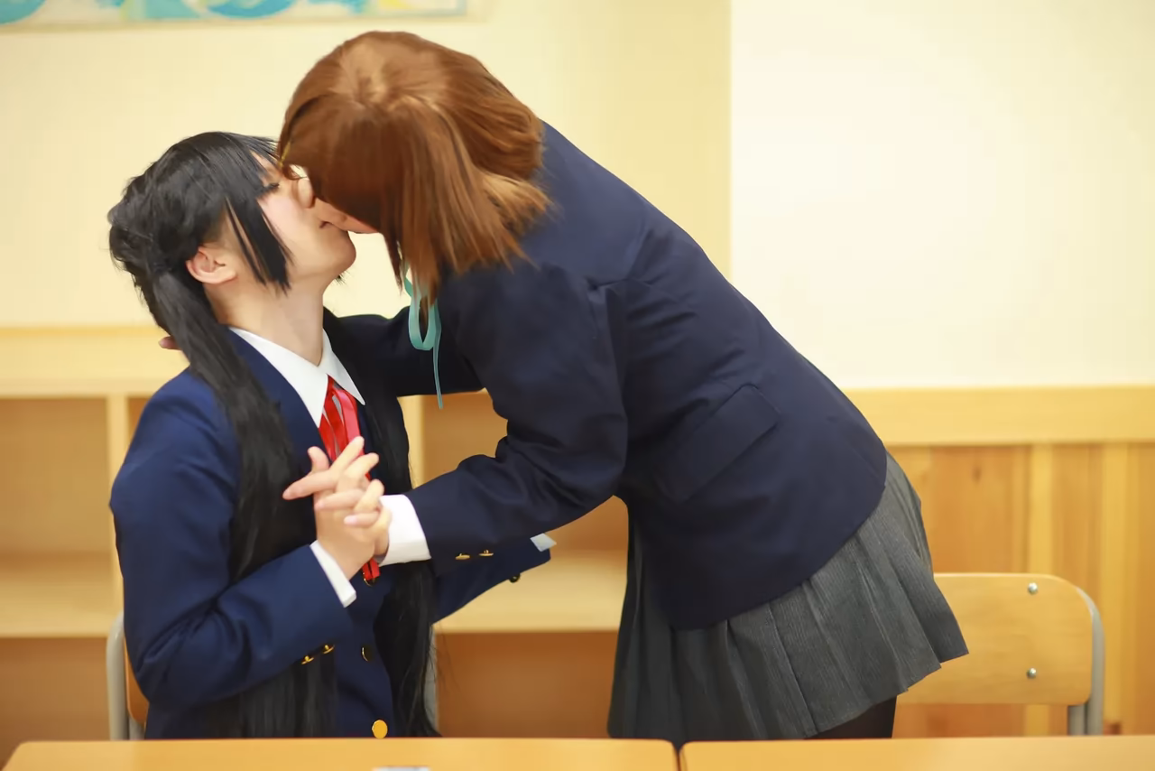 Tanaka Mana as Azusa Nakano and Yui Hirasawa — cosplay photo 26 of 498