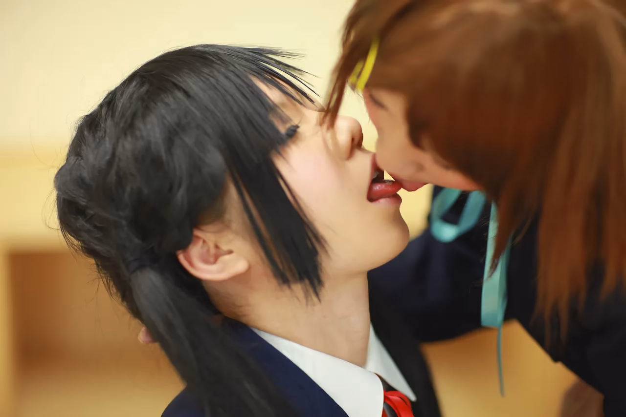 Tanaka Mana as Azusa Nakano and Yui Hirasawa — cosplay photo 29 of 498
