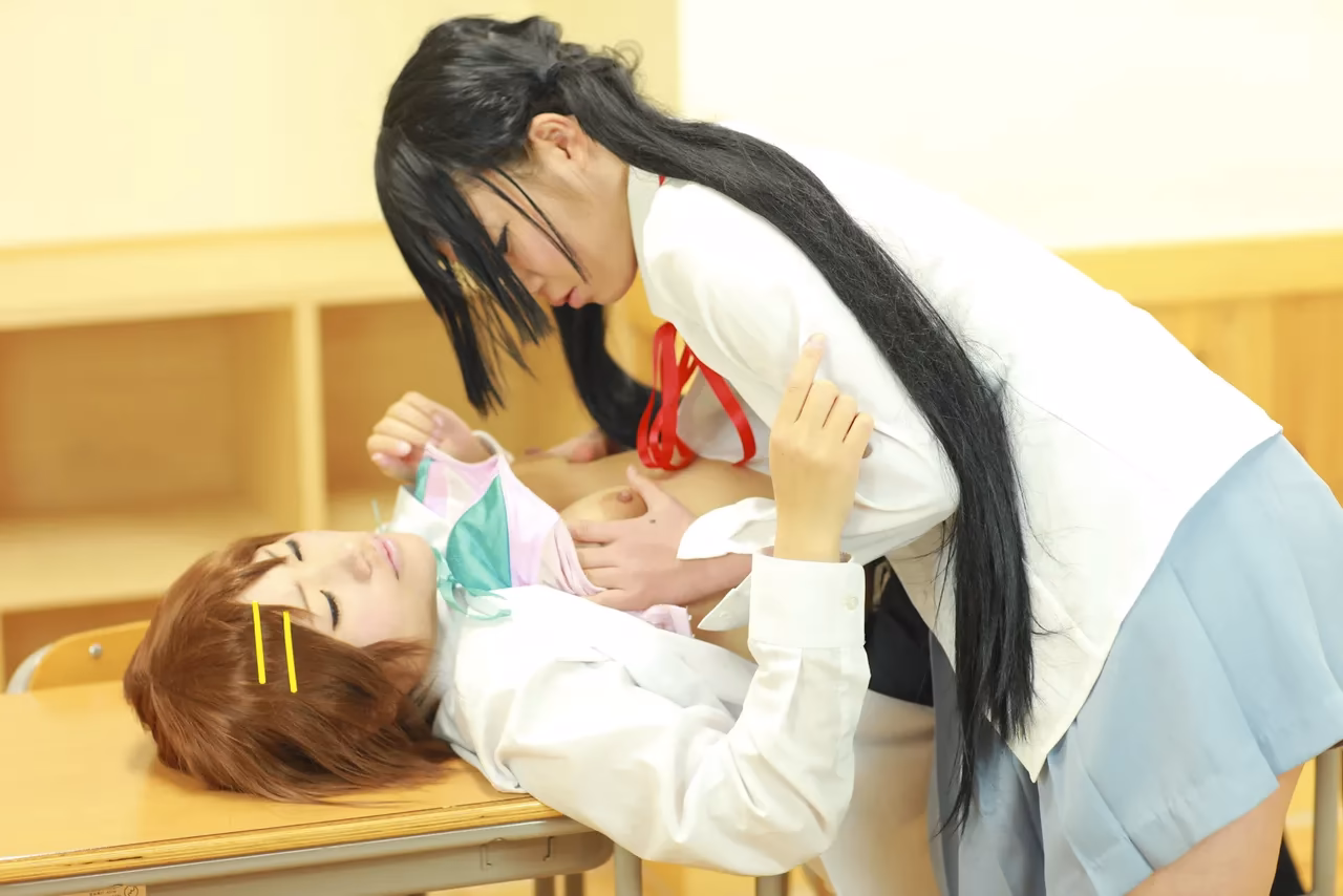 Tanaka Mana as Azusa Nakano and Yui Hirasawa — cosplay photo 297 of 498