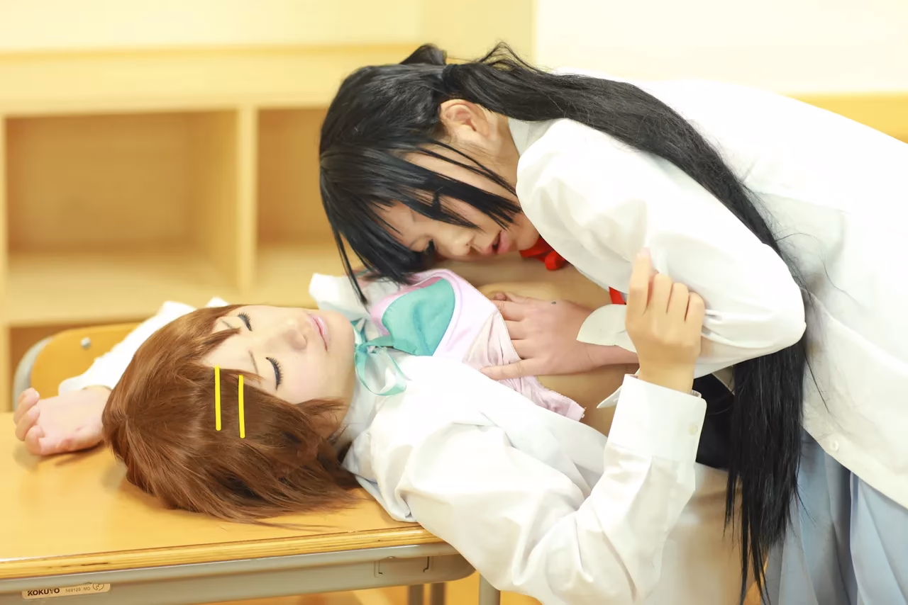 Tanaka Mana as Azusa Nakano and Yui Hirasawa — cosplay photo 299 of 498
