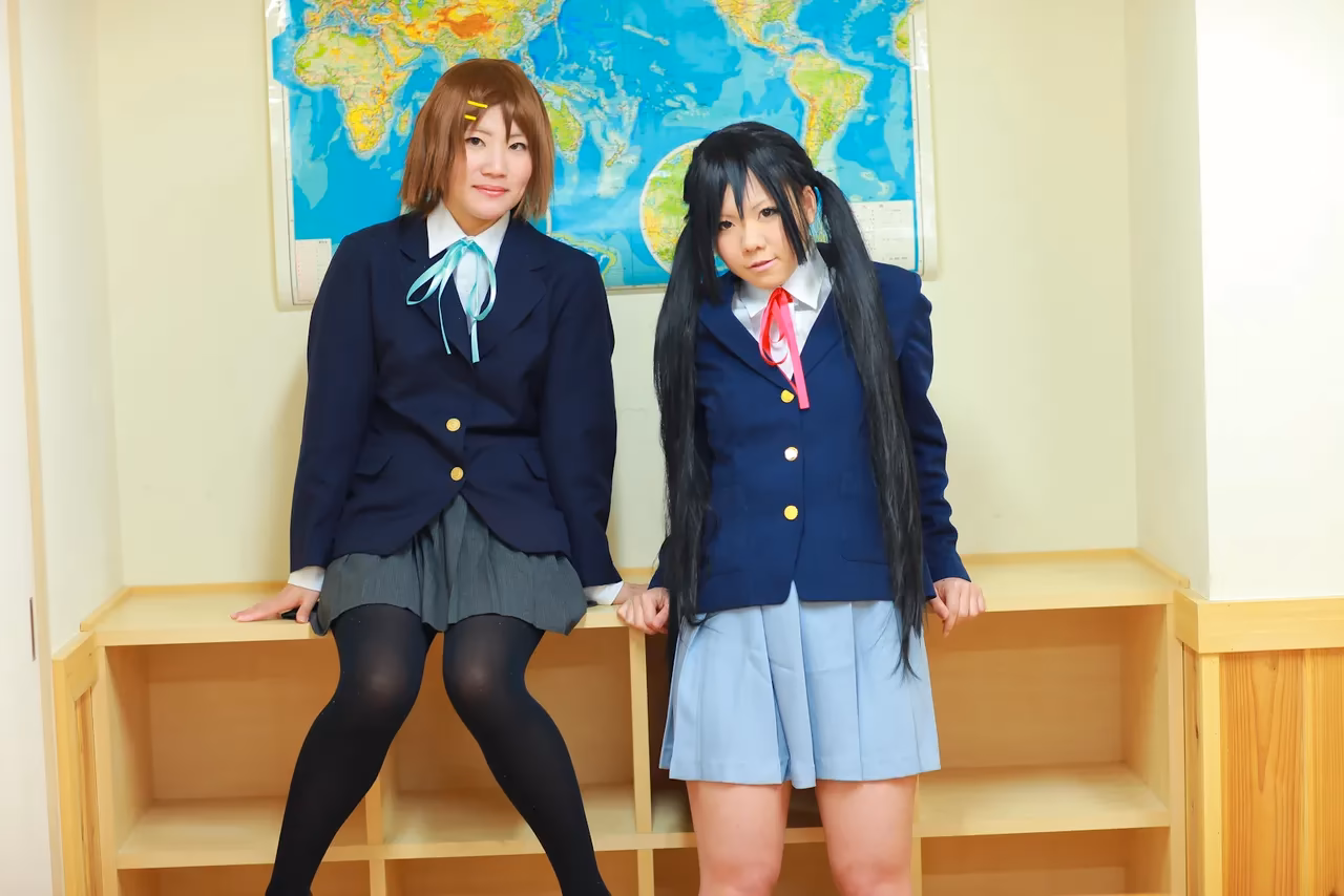 Tanaka Mana as Azusa Nakano and Yui Hirasawa — cosplay photo 3 of 498