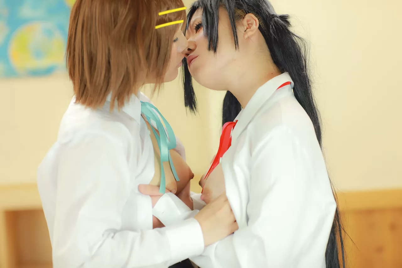 Tanaka Mana as Azusa Nakano and Yui Hirasawa — cosplay photo 343 of 498