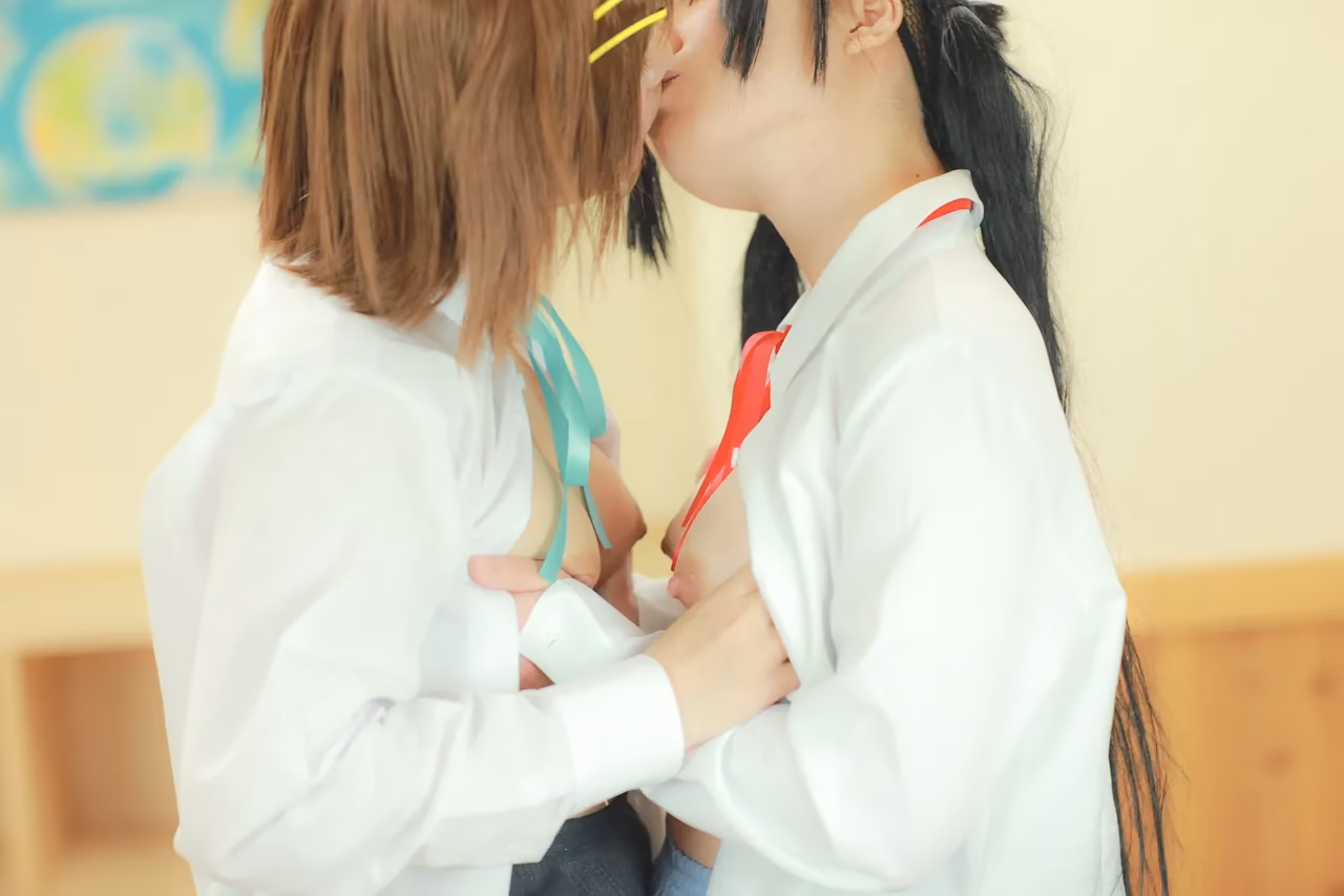 Tanaka Mana as Azusa Nakano and Yui Hirasawa — cosplay photo 345 of 498