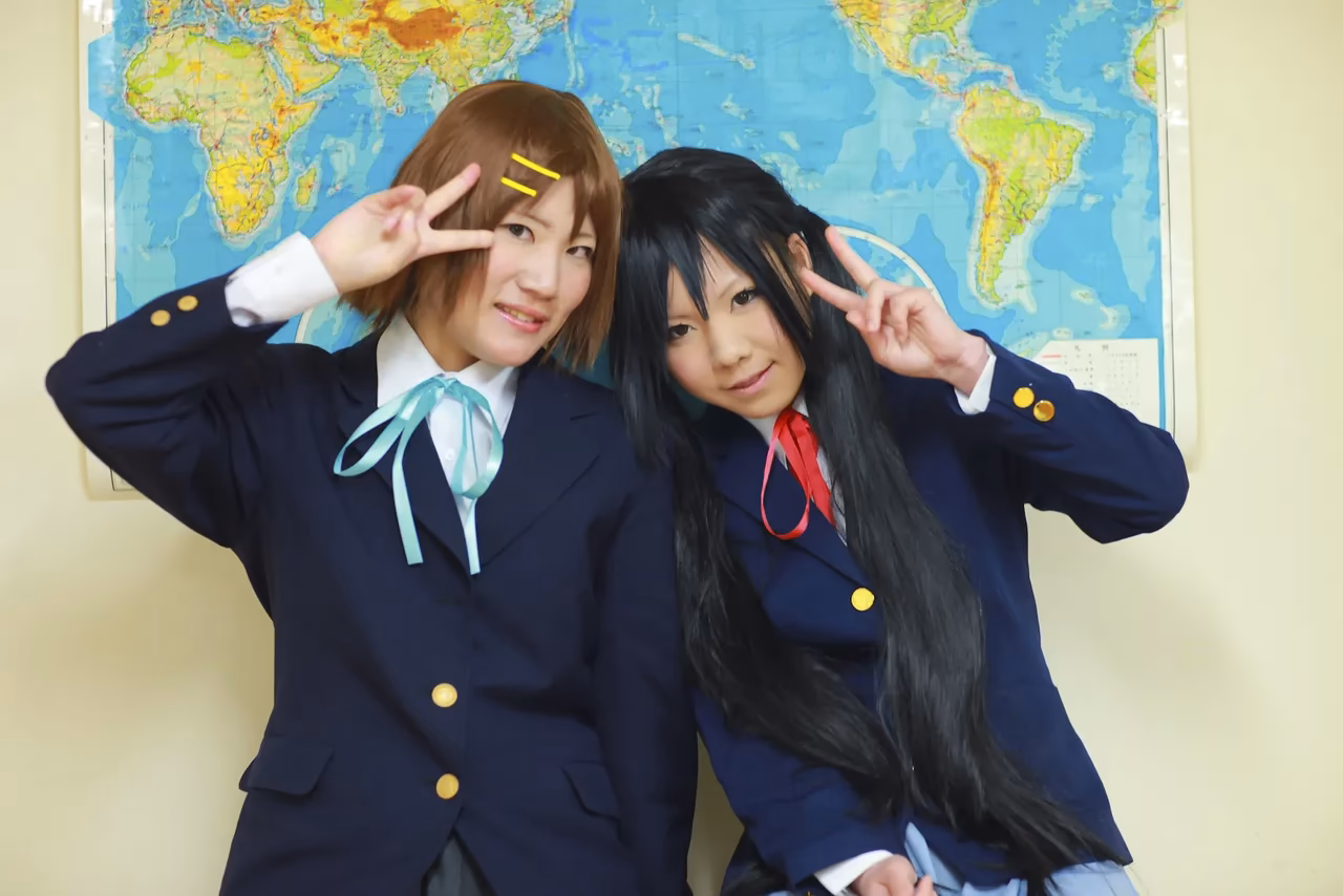 Tanaka Mana as Azusa Nakano and Yui Hirasawa — cosplay photo 9 of 498