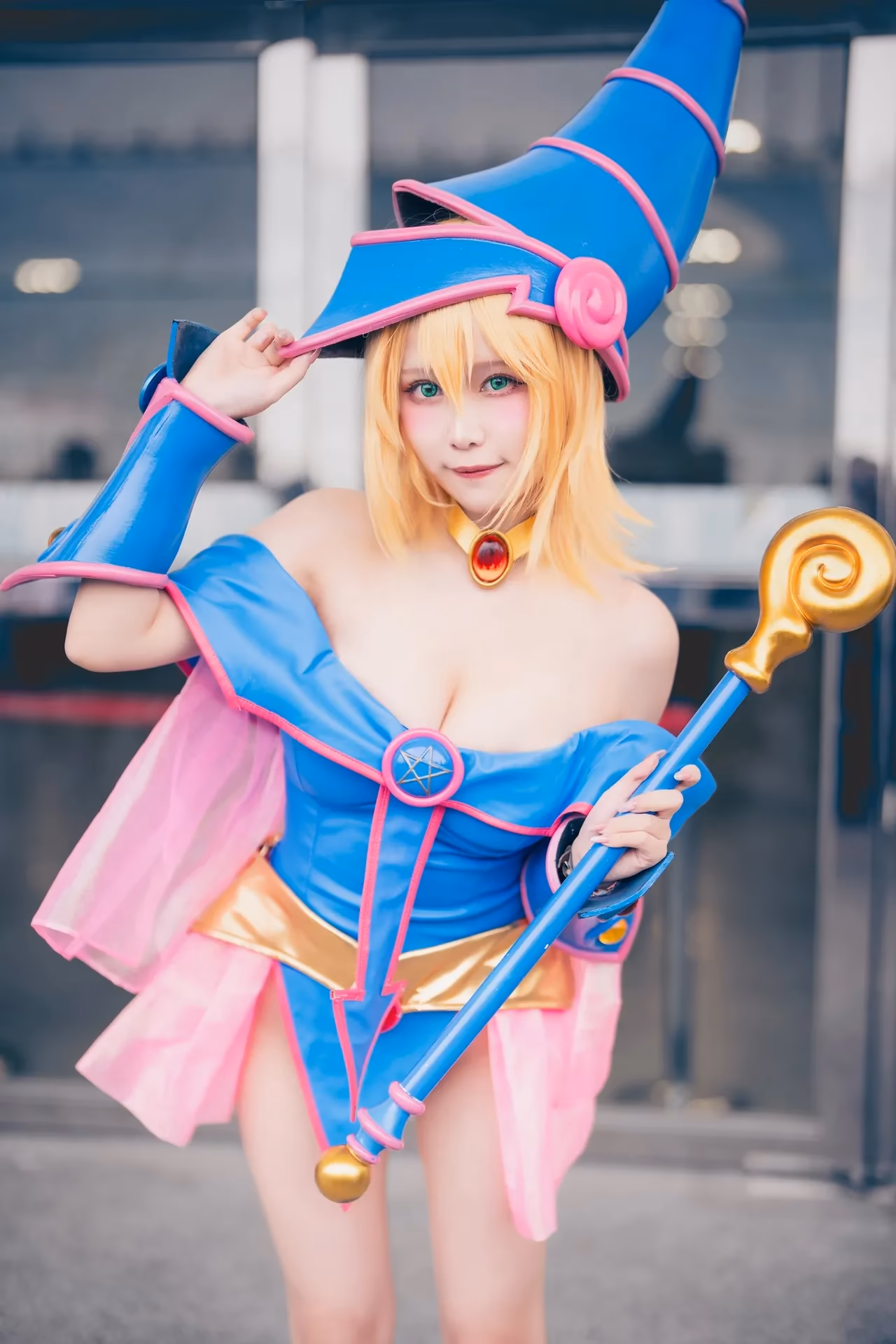 Yomiya as Dark Magician Girl — cosplay photo 26 of 31