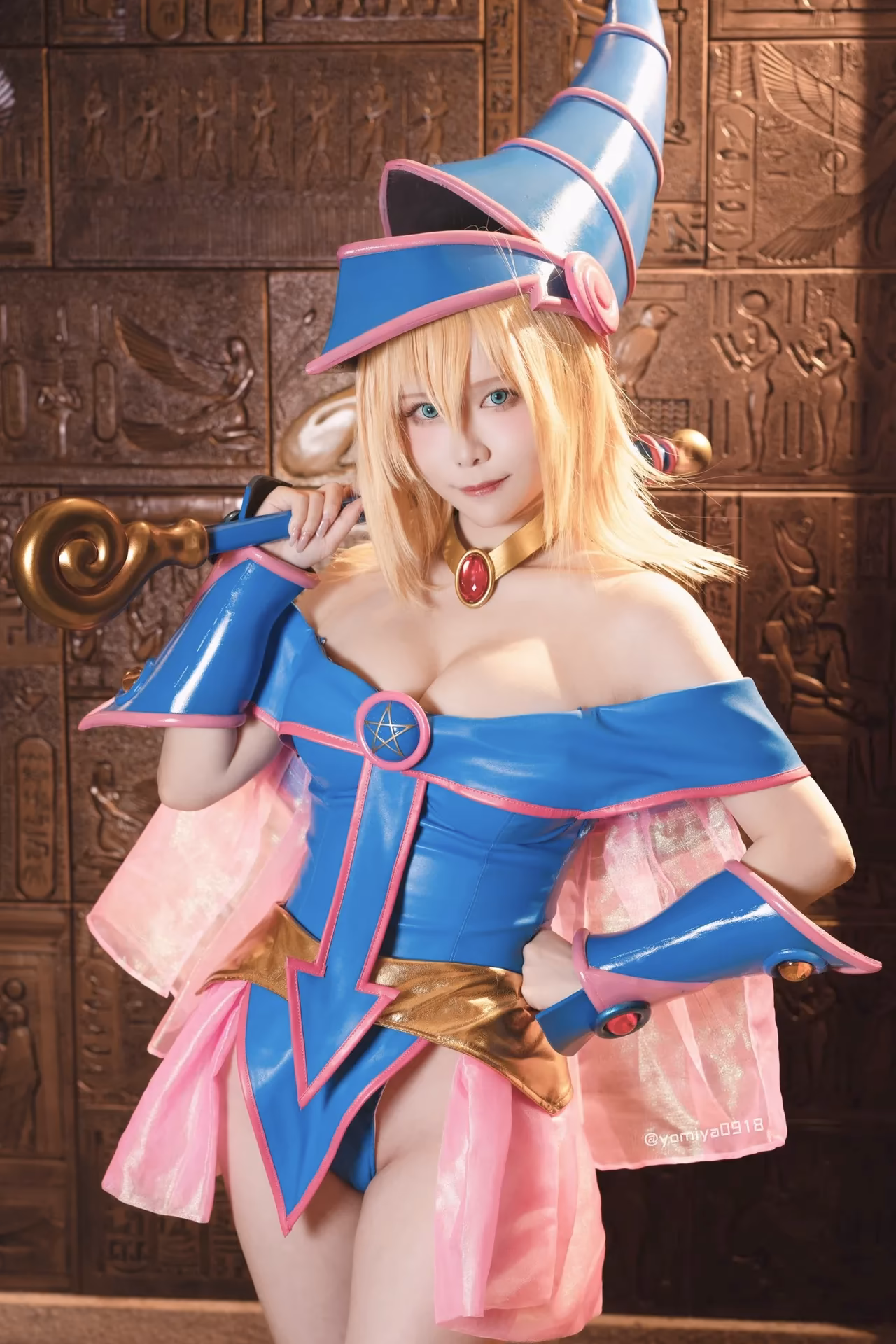 Yomiya as Dark Magician Girl — cosplay photo 5 of 31