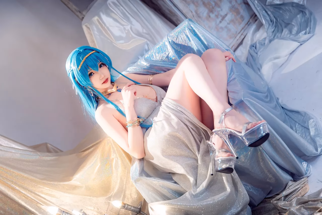 Yuki Astra as Helm — cosplay photo 30 of 42